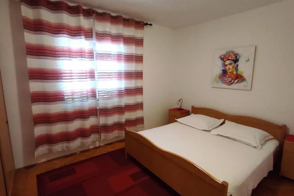 Mlada Apartment & Private Parking Trogir