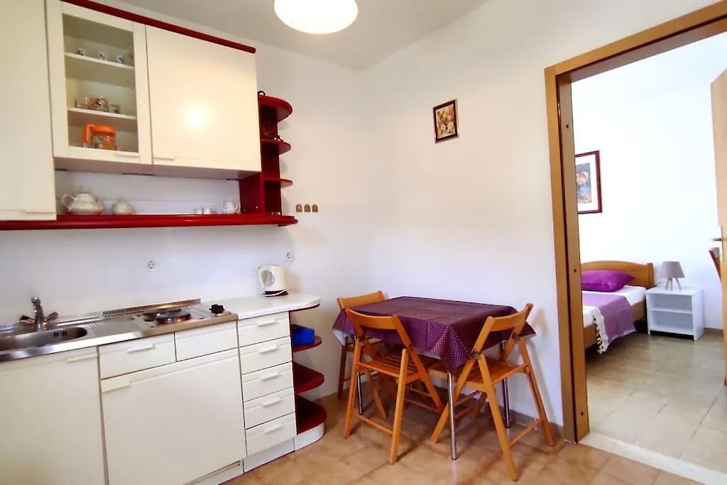 Mlada Apartment & Private Parking Trogir