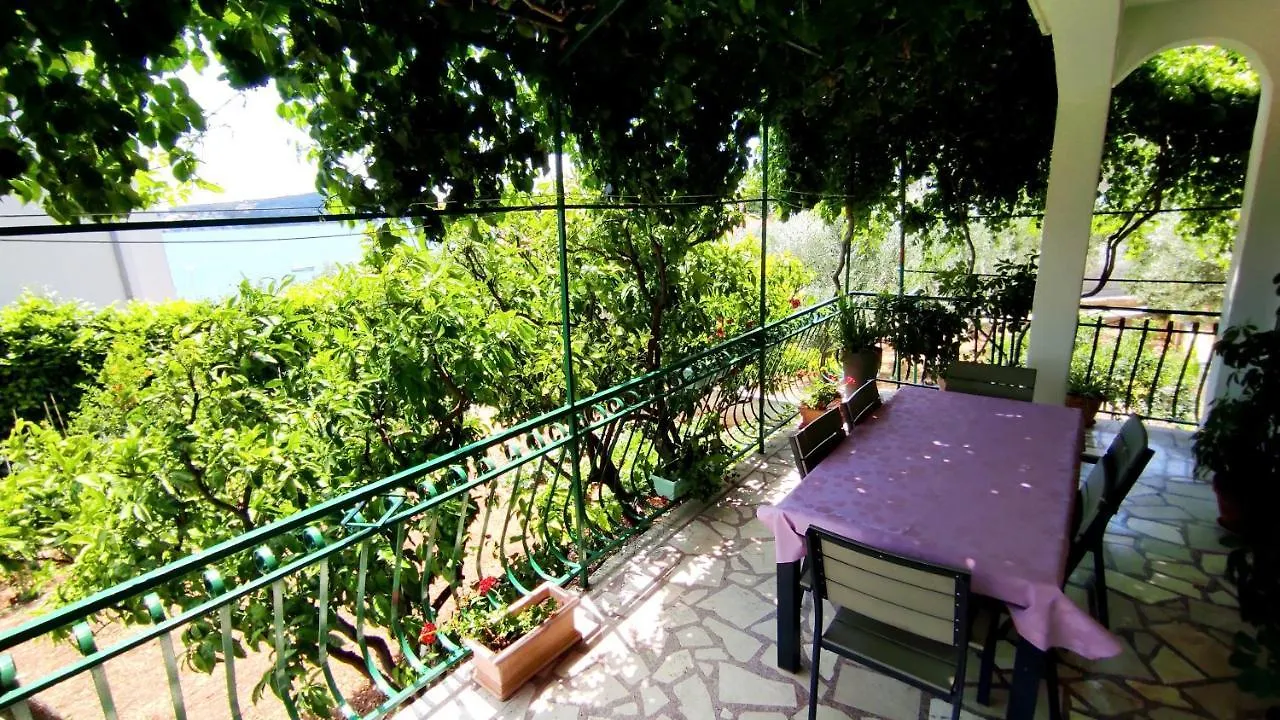 Mlada Apartment & Private Parking Trogir