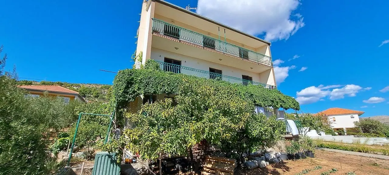 Mlada Apartment & Private Parking Trogir