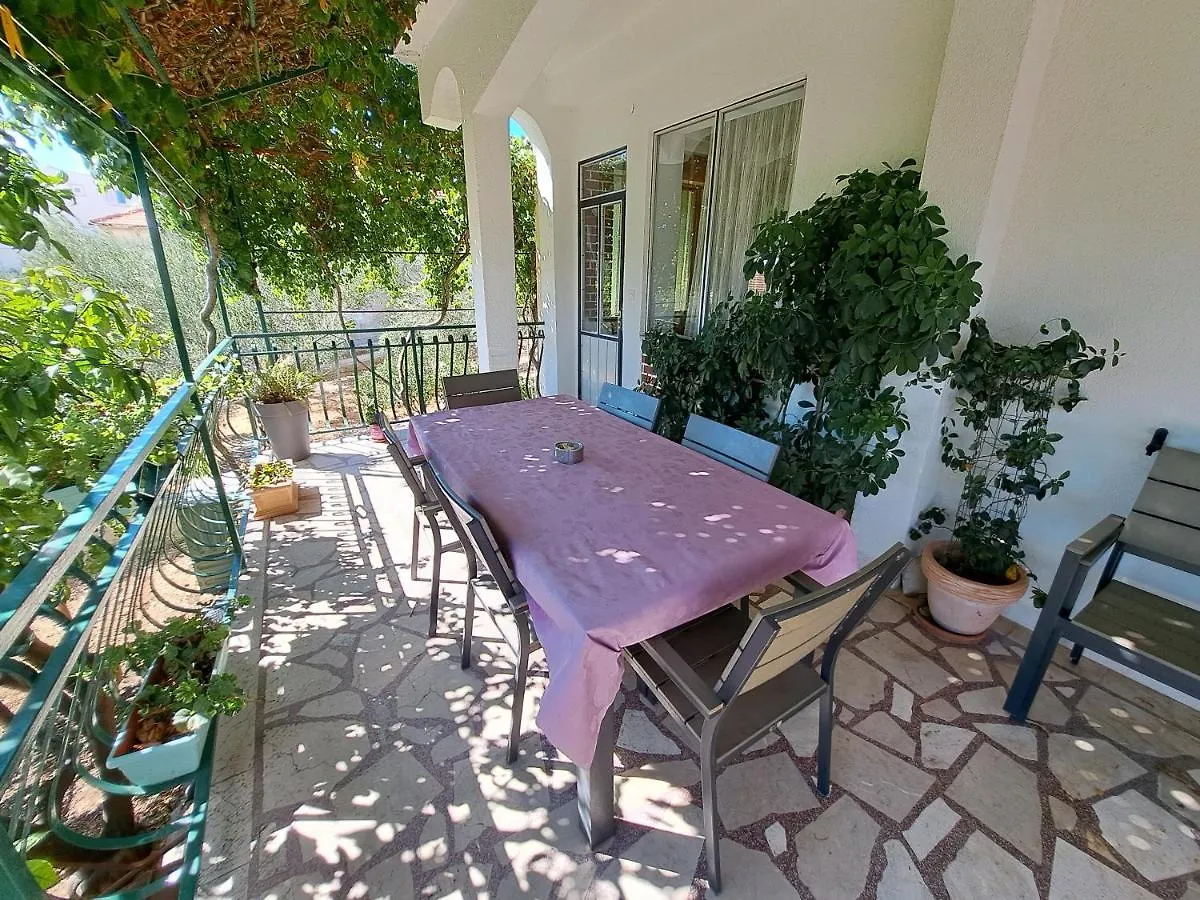 Mlada Apartment & Private Parking Trogir