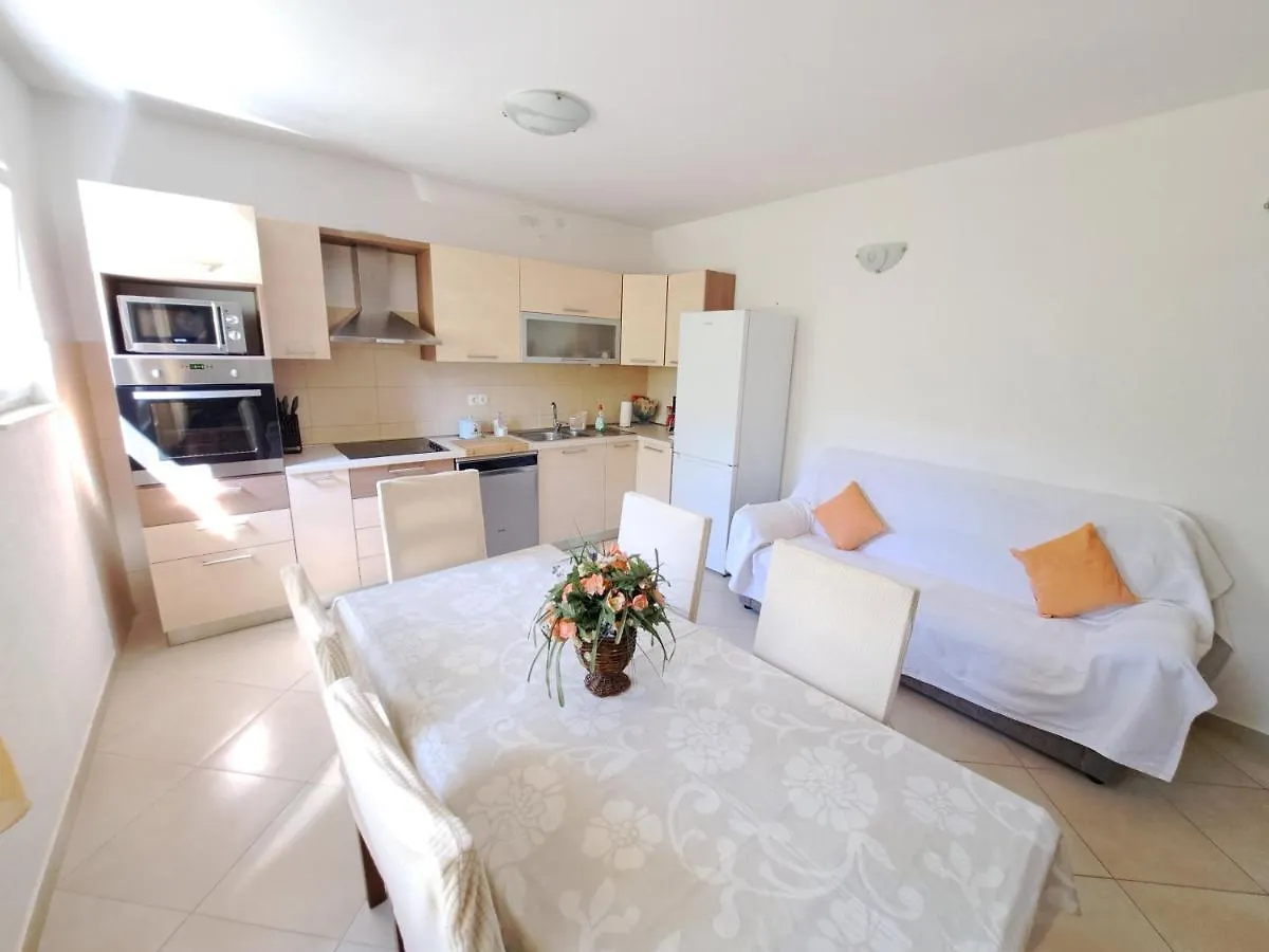 Mlada Apartment & Private Parking 特罗吉尔